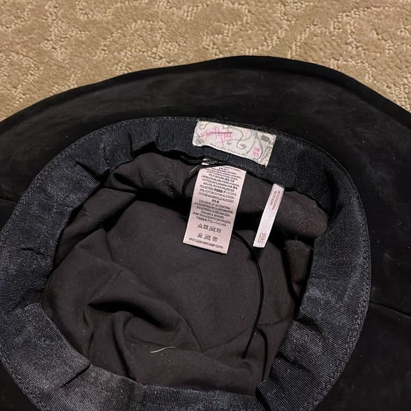 Free People black suede hat. - Picture 2 of 4